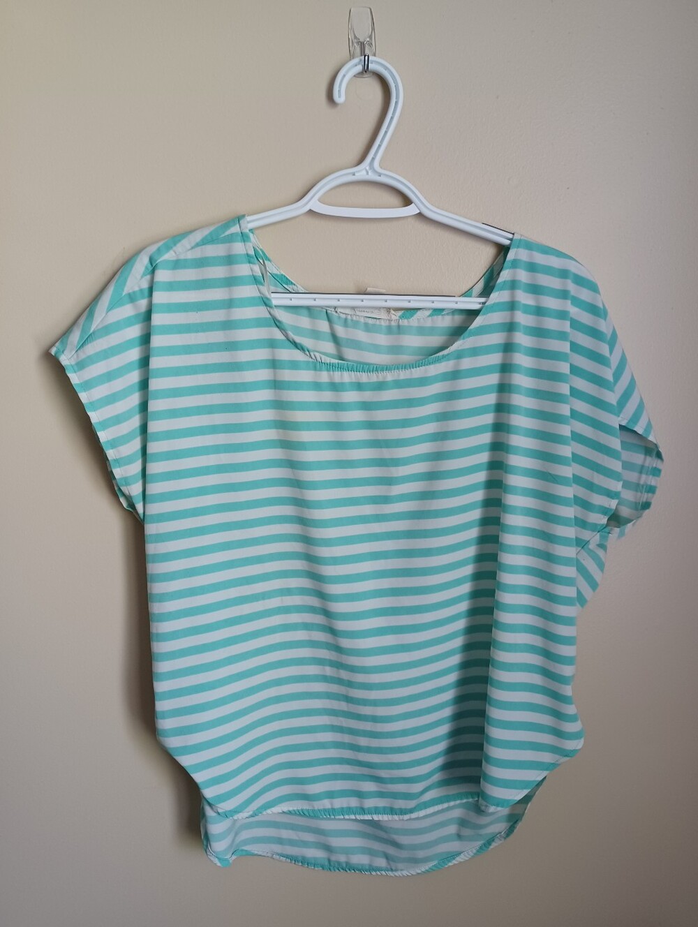 Women's Size Medium Forever‎ 21 Polyester Green/Blue And White Striped T-Shirt